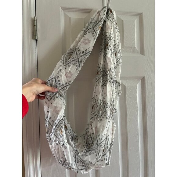 American Eagle Outfitters Infinity Scarf - Picture 1 of 1